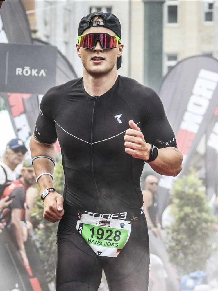 Hans-Jörg Stolz auf der Laufstrecke seiner ersten Ironman-Langdistanz 2022